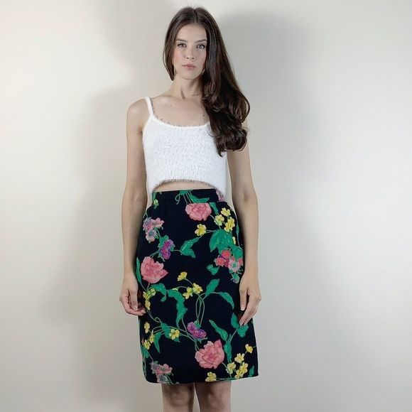 Vintage designer floral pencil skirt by Ungaro. - Picture 7 of 8